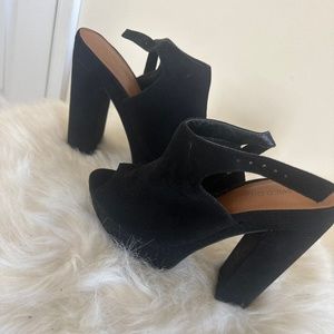 Women’s black Heels